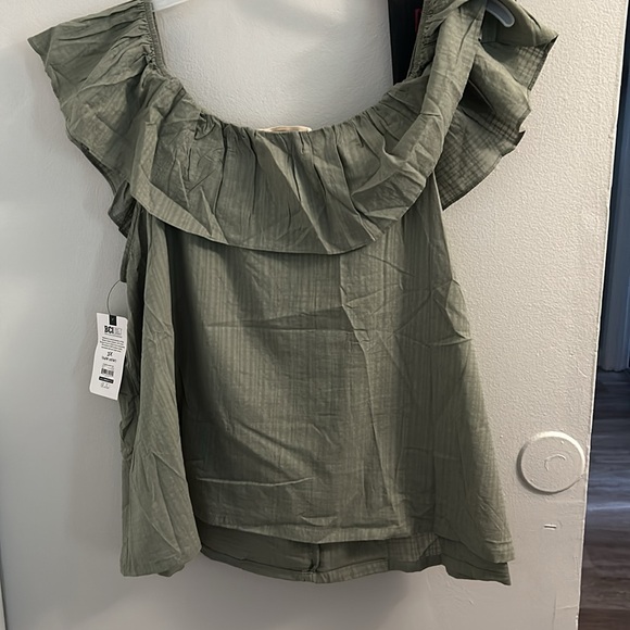 Women’s plus size top - Picture 3 of 4